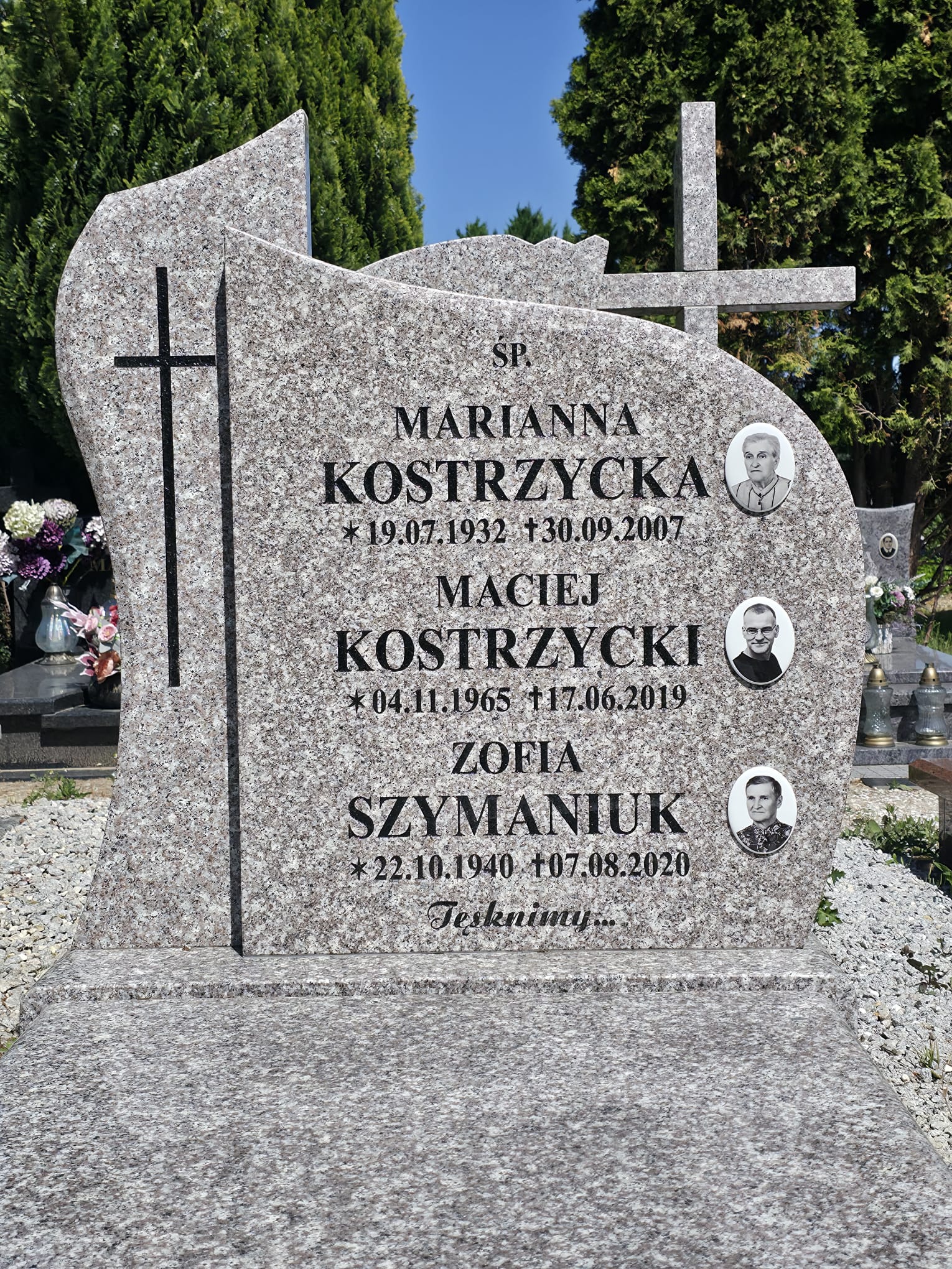 Renowacja liter złoconych na nagrobku